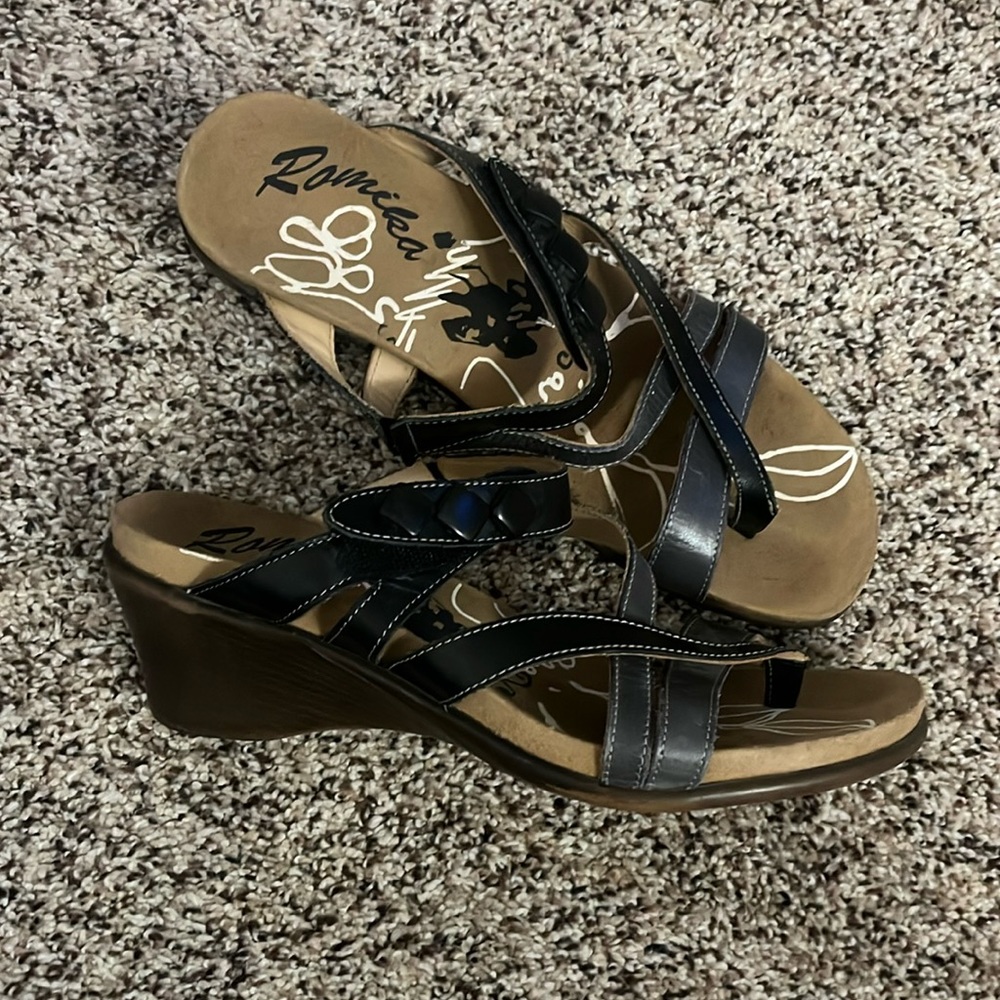 ROMIKA Strappy black leather wedge sandals